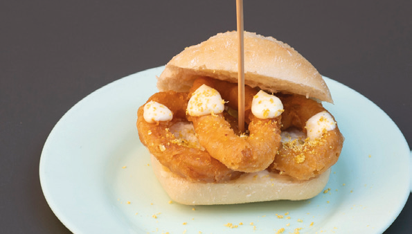 Tapa de A l'Ombra: Entrepà de calamars amb maionesa d'all i llima